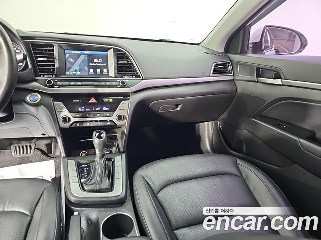 Hyundai Avante (AD) 1.6 e-VGT SMART Special 2016 — фото 10