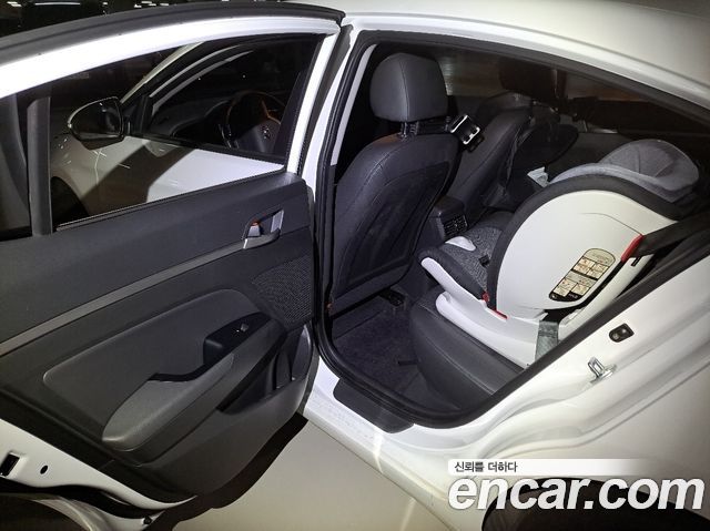 Hyundai Avante (AD) 1.6 e-VGT SMART Special 2016 — фото 11