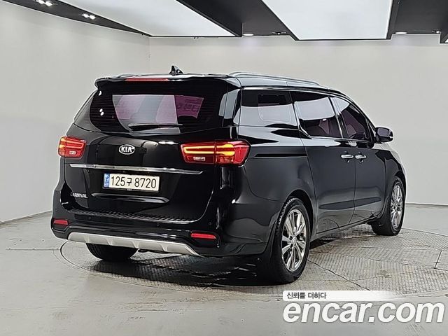 Kia Carnival 9-Seater Prstige 2019 — фото 4
