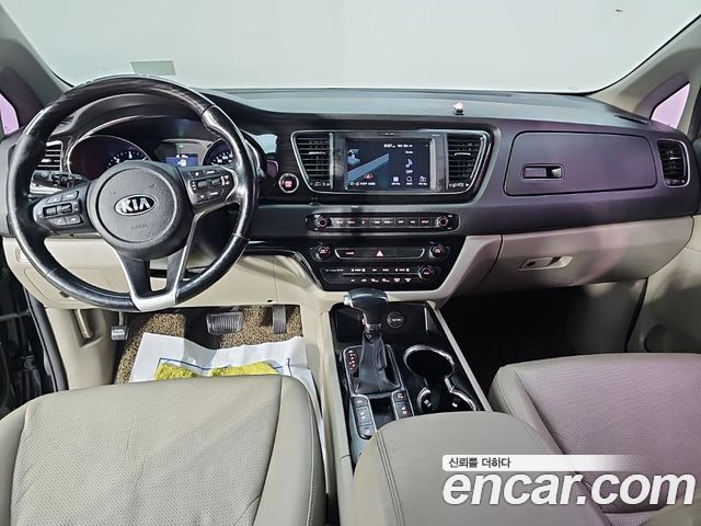 Kia Carnival 9-Seater Prstige 2019 — фото 5