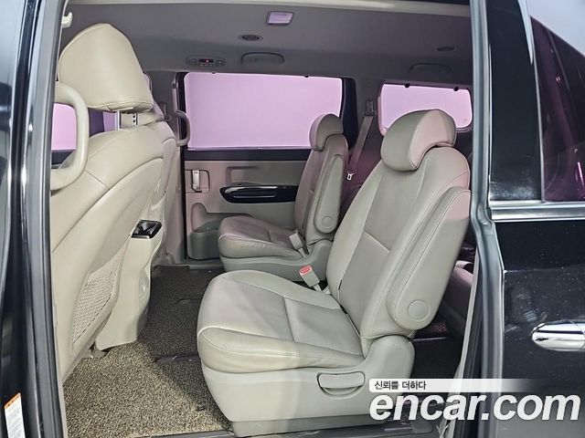 Kia Carnival 9-Seater Prstige 2019 — фото 16