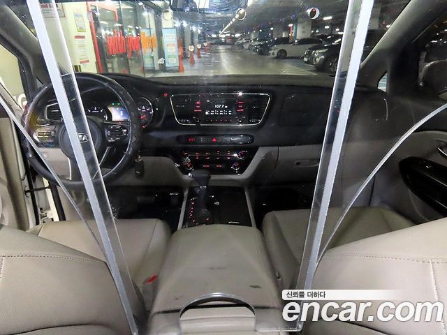 Kia Carnival 6-seater Wheelchair lift 2017 — фото 7