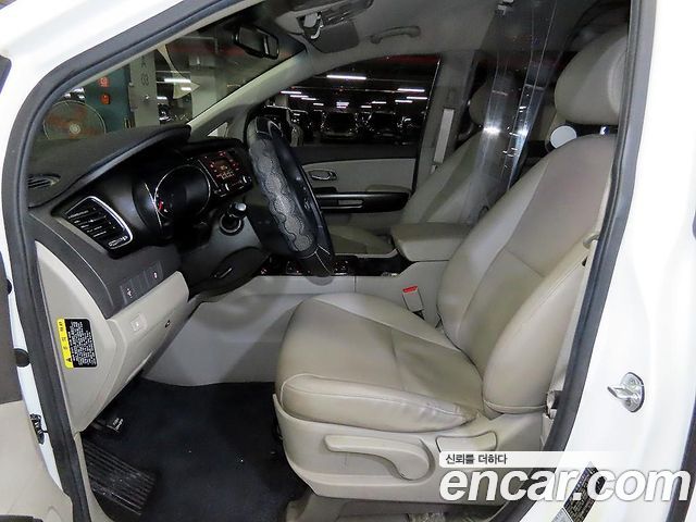 Kia Carnival 6-seater Wheelchair lift 2017 — фото 10