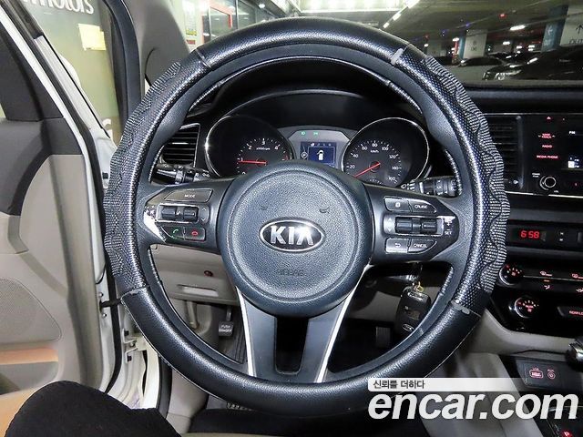 Kia Carnival 6-seater Wheelchair lift 2017 — фото 16