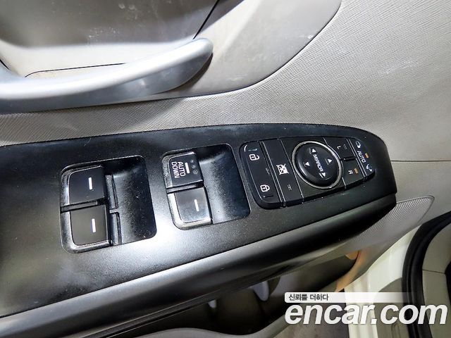 Kia Carnival 6-seater Wheelchair lift 2017 — фото 18