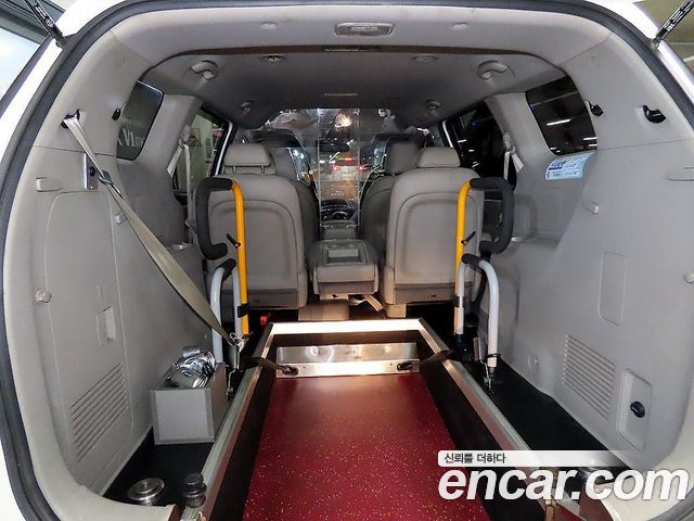 Kia Carnival 6-seater Wheelchair lift 2017 — фото 21