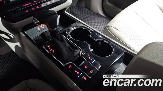 Kia Carnival 9-Seater Noblesse 2019 — фото 9