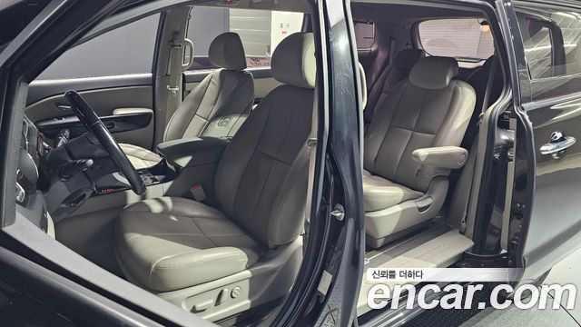 Kia Carnival 9-Seater Noblesse 2019 — фото 10