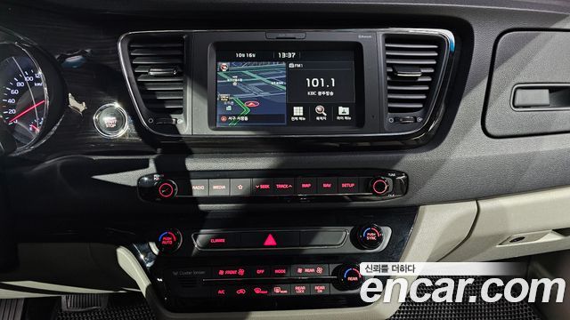 Kia Carnival 9-Seater Noblesse 2019 — фото 12
