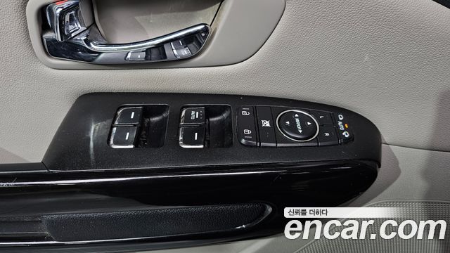 Kia Carnival 9-Seater Noblesse 2019 — фото 16