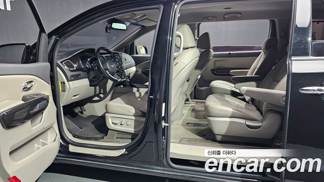 Kia Carnival 9-Seater Noblesse 2019 — фото 19