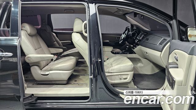 Kia Carnival 9-Seater Noblesse 2019 — фото 26