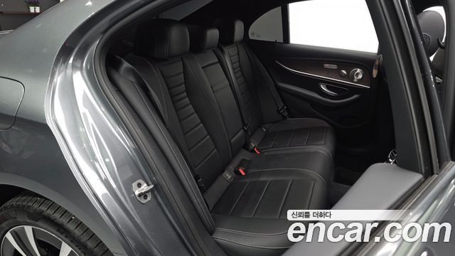 Mercedes-Benz E-Class (W213) E300e 4MATIC Exclusive 2021 — фото 12