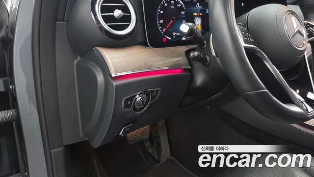 Mercedes-Benz E-Class (W213) E300e 4MATIC Exclusive 2021 — фото 13