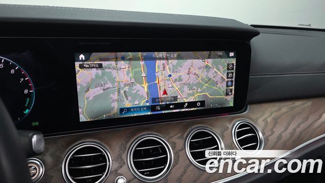 Mercedes-Benz E-Class (W213) E300e 4MATIC Exclusive 2021 — фото 15