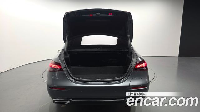 Mercedes-Benz E-Class (W213) E300e 4MATIC Exclusive 2021 — фото 20