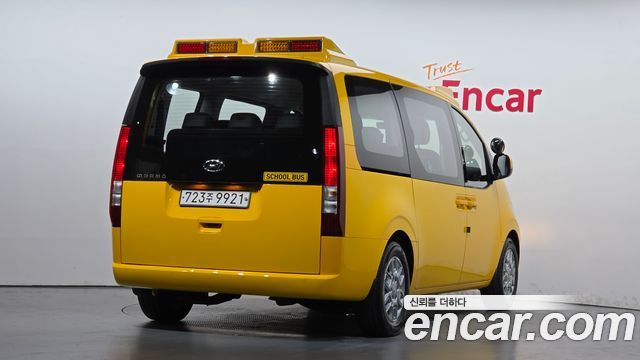 Hyundai Staria 2WD Kinder Safety Car 11-Seater 2023 — фото 2