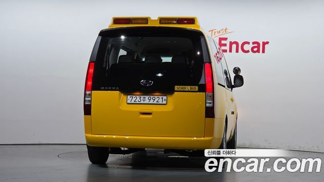 Hyundai Staria 2WD Kinder Safety Car 11-Seater 2023 — фото 4