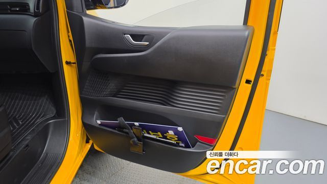 Hyundai Staria 2WD Kinder Safety Car 11-Seater 2023 — фото 24