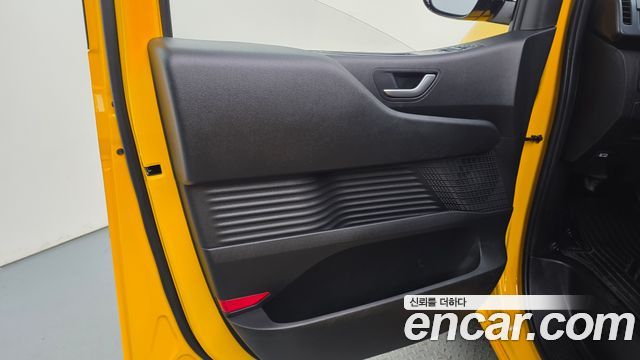 Hyundai Staria 2WD Kinder Safety Car 11-Seater 2023 — фото 25