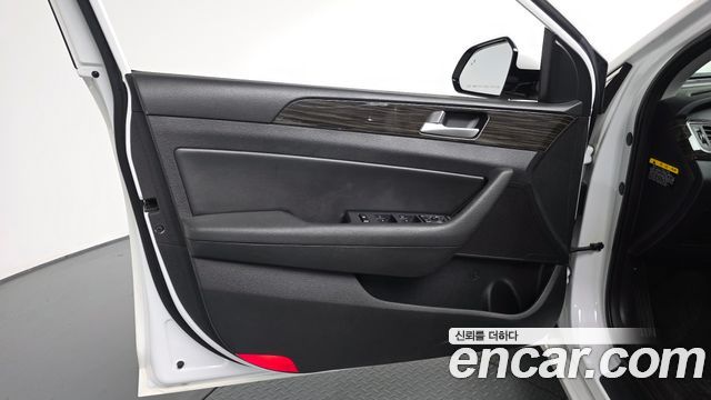 Hyundai Sonata (LF) 2.0 Smart Special 2017 — фото 24
