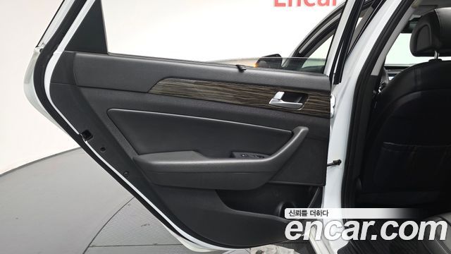 Hyundai Sonata (LF) 2.0 Smart Special 2017 — фото 25