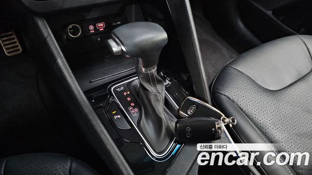 Kia Niro Noblesse 2018 — фото 9