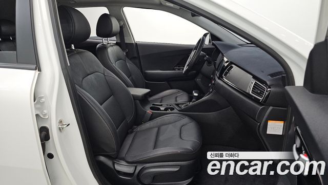 Kia Niro Noblesse 2018 — фото 15