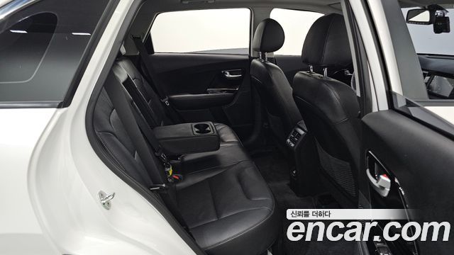 Kia Niro Noblesse 2018 — фото 16