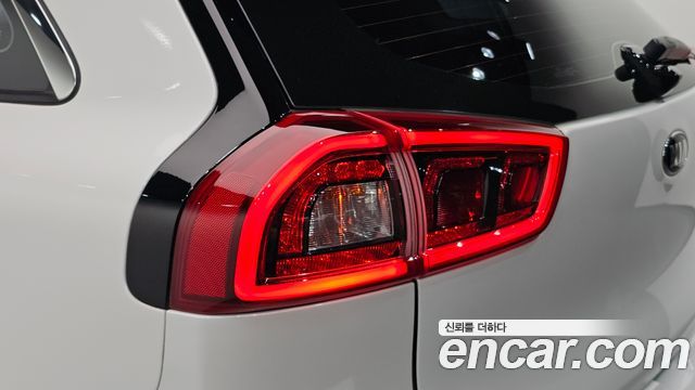 Kia Niro Noblesse 2018 — фото 29