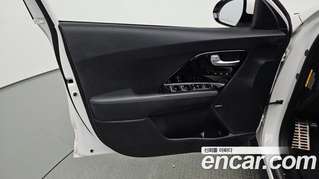 Kia Niro Noblesse 2018 — фото 30