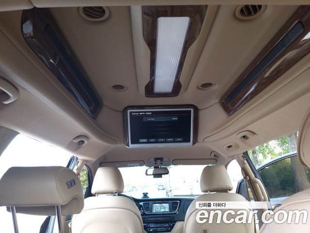 Kia Carnival 9-seater Hi-Limousine Prestige 2018 — фото 16