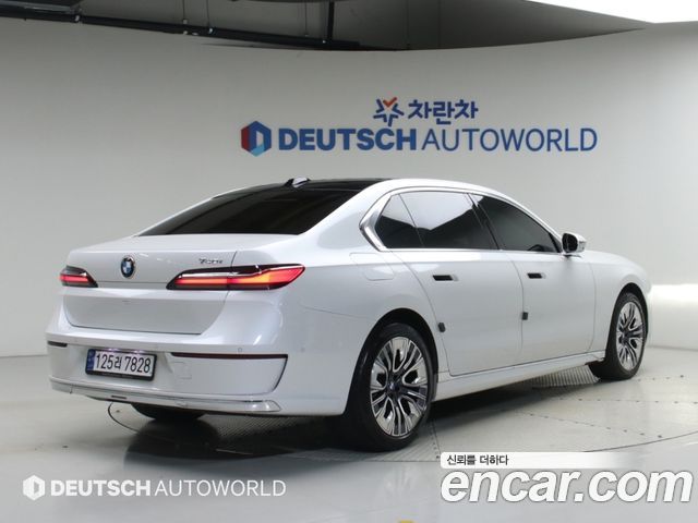 BMW 7 Series (G70) 740i sDrive Design Pure Excellence 2023 — фото 2