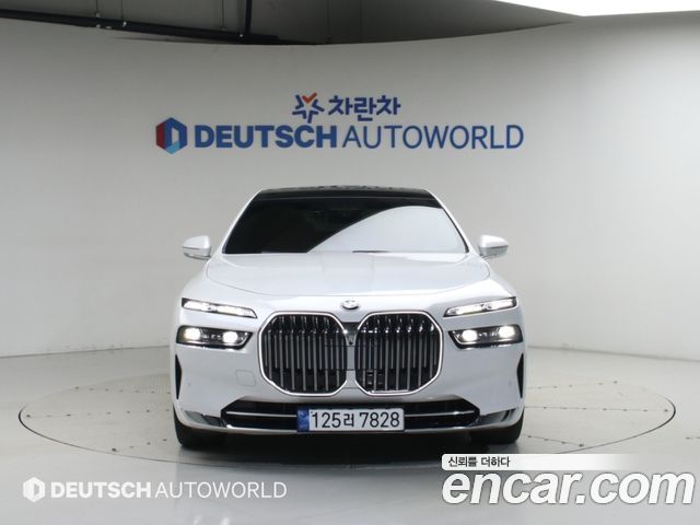 BMW 7 Series (G70) 740i sDrive Design Pure Excellence 2023 — фото 3