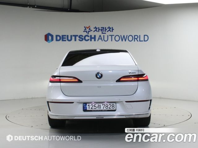 BMW 7 Series (G70) 740i sDrive Design Pure Excellence 2023 — фото 4