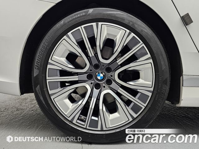 BMW 7 Series (G70) 740i sDrive Design Pure Excellence 2023 — фото 5