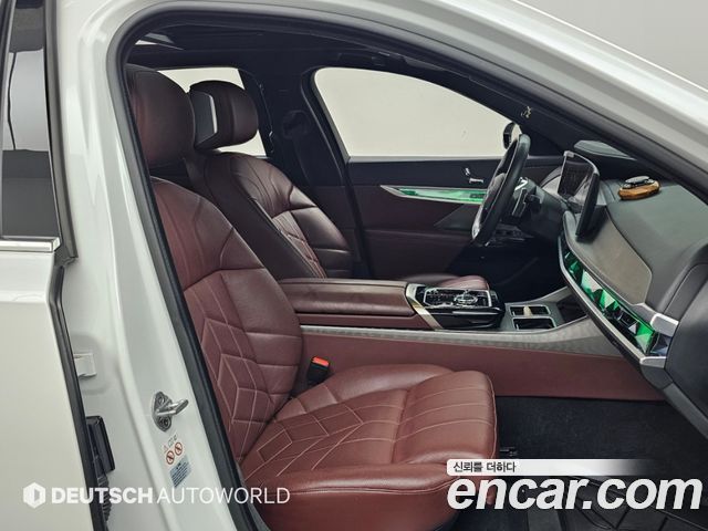BMW 7 Series (G70) 740i sDrive Design Pure Excellence 2023 — фото 10