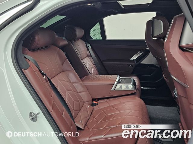 BMW 7 Series (G70) 740i sDrive Design Pure Excellence 2023 — фото 16