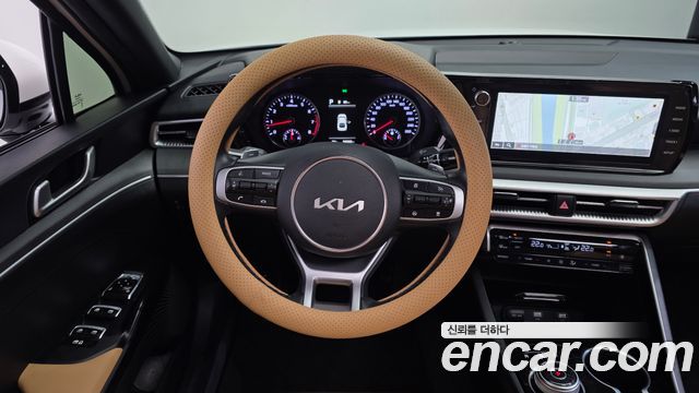 Kia K5 (III) 2.0 Prestige 2023 — фото 13