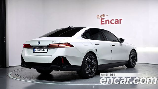 BMW 5 Series (G60) 530e M Sport 2025 — фото 2