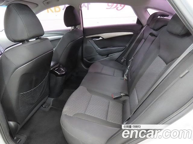 Hyundai i40 Saloon 2.0 GDi Younique 2016 — фото 17