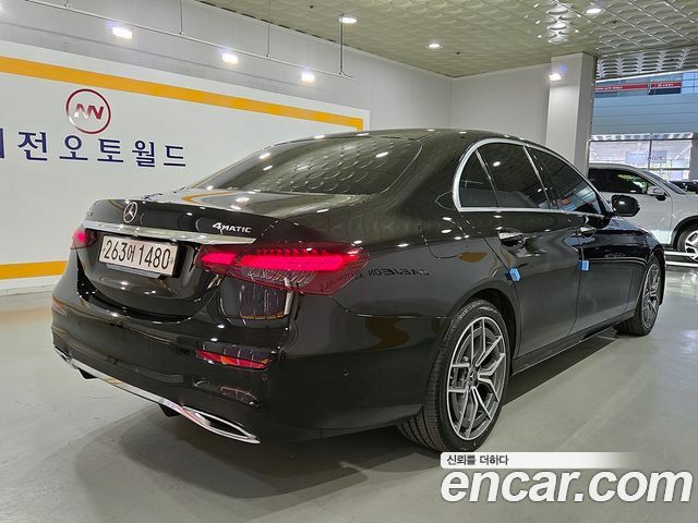Mercedes-Benz E-Class (W213) E220d 4MATIC AMG Line 2023 — фото 3