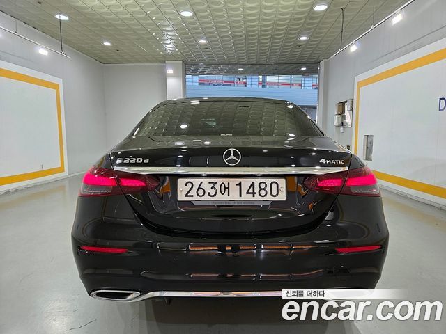 Mercedes-Benz E-Class (W213) E220d 4MATIC AMG Line 2023 — фото 4
