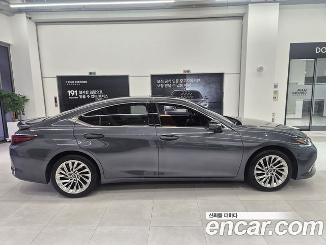Lexus ES300h (VII) Executive 2023 — фото 17