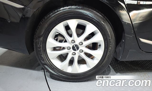 Kia K8 2.5 Gasoline 2WD Noblesse 2023 — фото 5