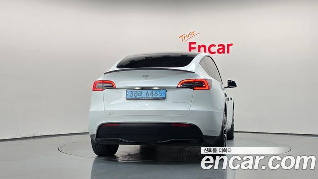 Tesla Model Y Long Range AWD 2023 — фото 4