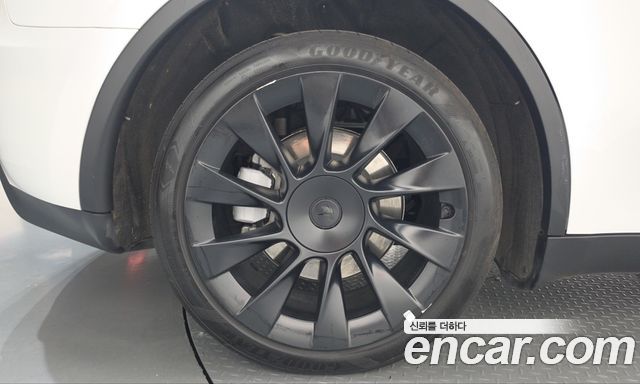 Tesla Model Y Long Range AWD 2023 — фото 5