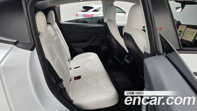 Tesla Model Y Long Range AWD 2023 — фото 11