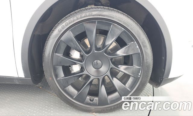 Tesla Model Y Long Range AWD 2023 — фото 21