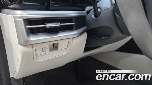 Hyundai Grandeur (GN7) 2,5 Gasoline 2WD Premium 2023 — фото 18